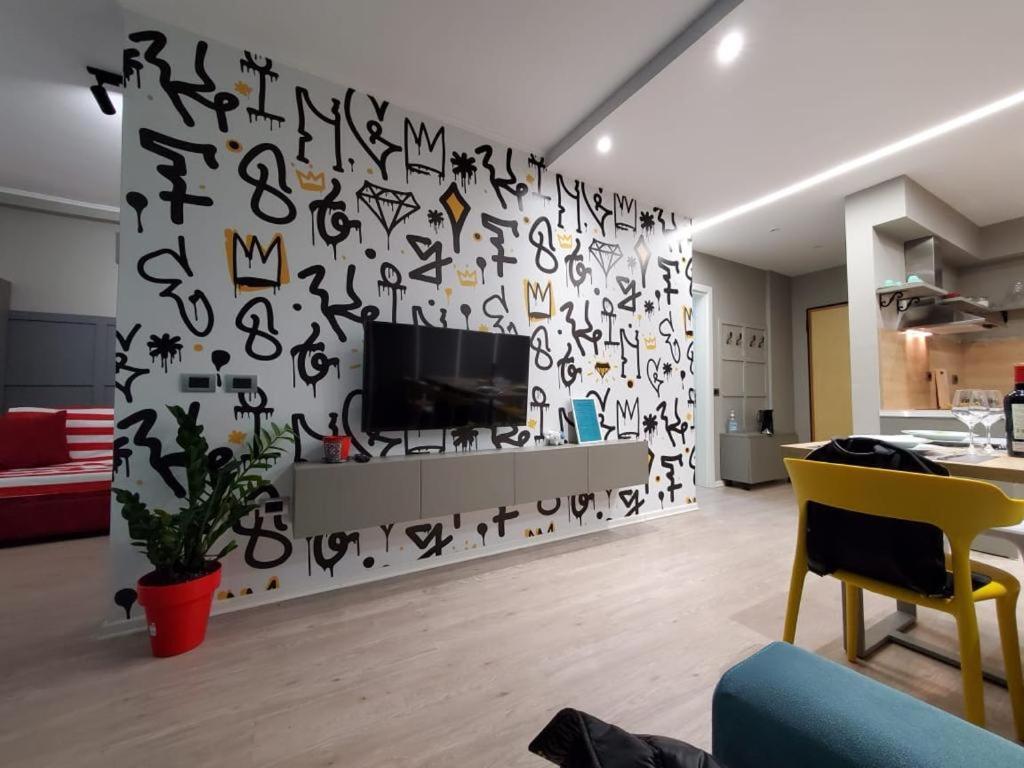Helga'S Deluxe 3 Apartment Tirana Exteriör bild