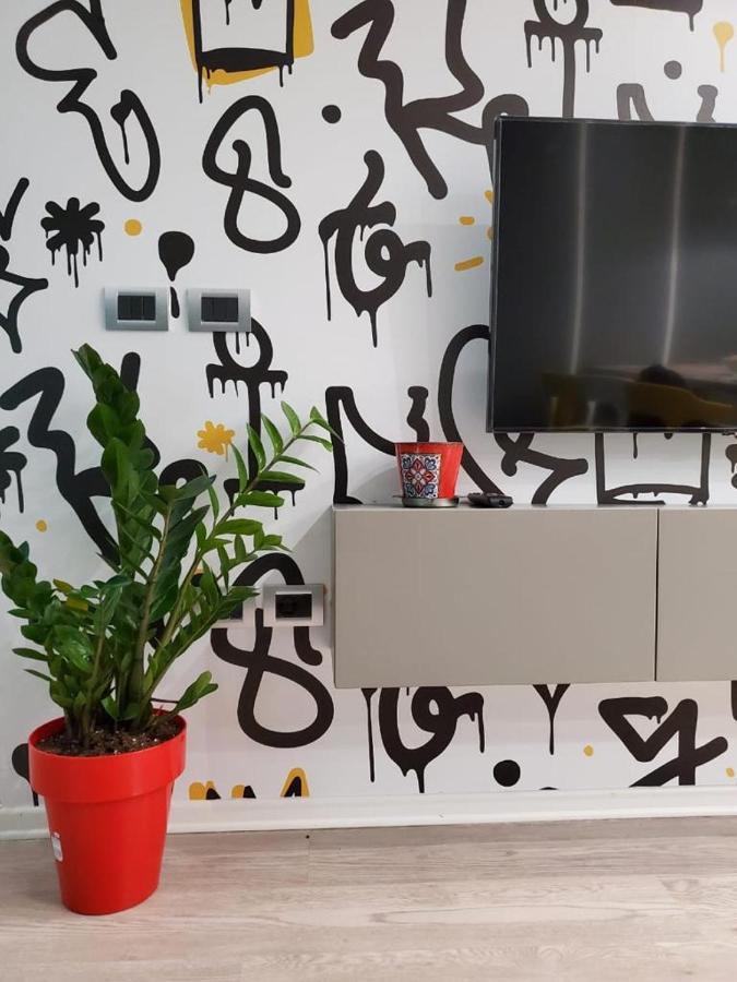 Helga'S Deluxe 3 Apartment Tirana Exteriör bild