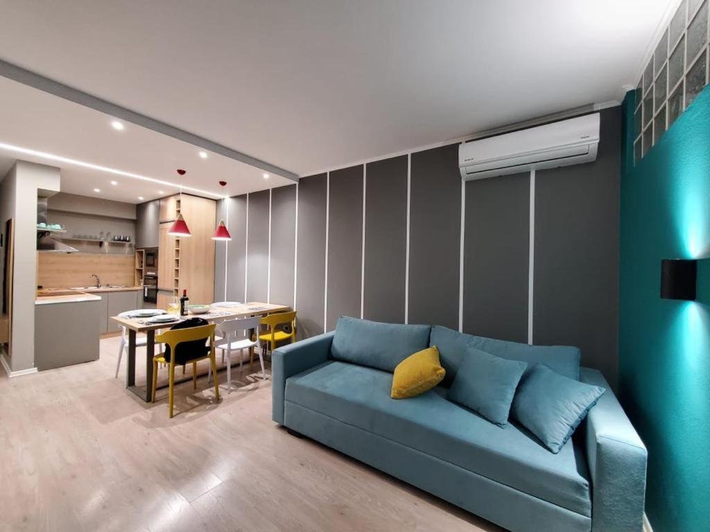 Helga'S Deluxe 3 Apartment Tirana Exteriör bild