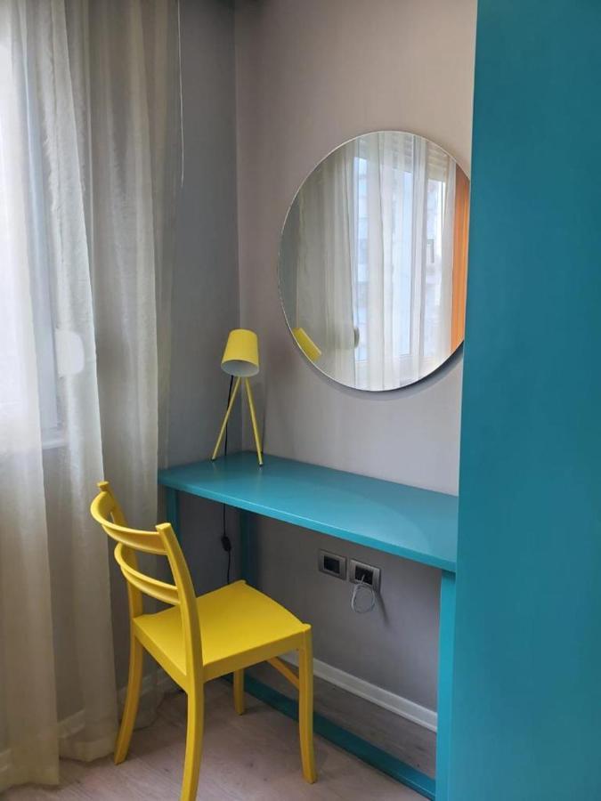 Helga'S Deluxe 3 Apartment Tirana Exteriör bild