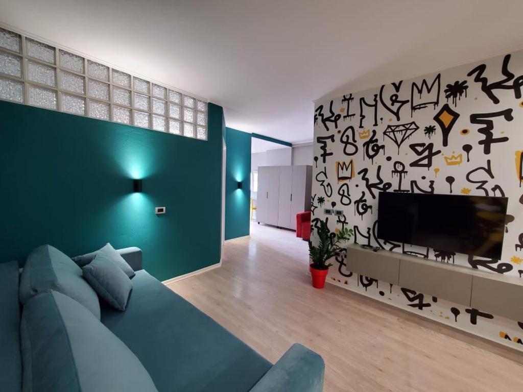 Helga'S Deluxe 3 Apartment Tirana Exteriör bild