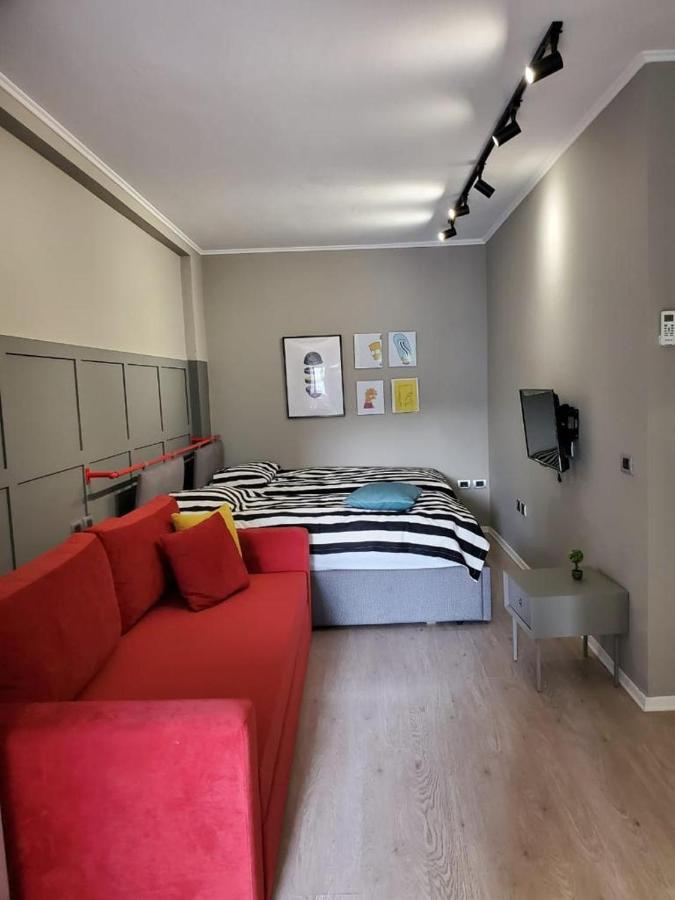 Helga'S Deluxe 3 Apartment Tirana Exteriör bild